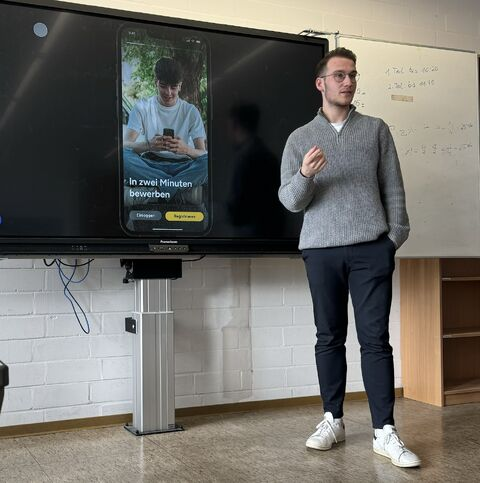 Frederik Döppeler bei einem Workshop zur Berufsorientierung